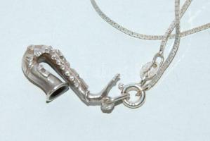 Ezüst (Ag) lánc szaxofont ábrázoló ezüst (Ag) medállal / 
Silver necklace with silver saxophone meda...