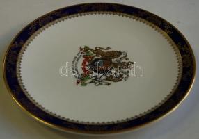 Royal Grafton Fine Bone China aranyozott porcelán dísztányér II. Erzsébet trónralépésének 25. évfordulójára, limitált széria /  Gold plated porcelain plate to commemorate the silver jubilee of Her Majesty Queen Elizabeth II, limited edition of ten thousand, d: 22cm