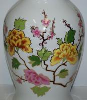 Hollóházi jelzéssel virágokkal és madárral díszített nagyméretű porcelán váza / Hollóházi chinaware ...