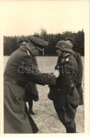 Ns propaganda, awarding soldiers (EK)