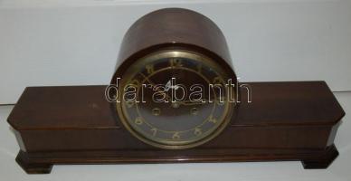 Késő art deco fa kandalló óra: Óragyár márkájú, jól működik felet és egészet is üt, eredeti kulcsával, szélessége: 59 cm, magasság 24 cm.