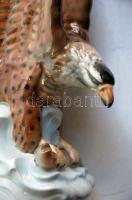 Német, Unterweißbach, halászó sas, jelzett, hibátlan, magasság: 33 cm / German chinaware bird figure