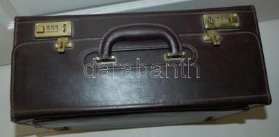 Nagyméretű, számzáras bőr aktatáska jó állapotban / 
Large leather briefcase with combination lock, ...