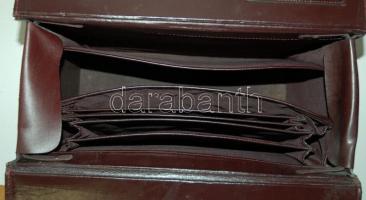 Nagyméretű, számzáras bőr aktatáska jó állapotban / 
Large leather briefcase with combination lock, ...