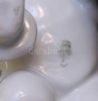 Nagy figurális porcelán tétel: 2 jelzett, Hollóházi, Zsolnay, 1db festett német gitározós kisfiú, mi...