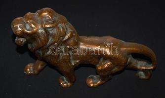 Cca 1930, oroszlán szobor, öntött bronz, talapzat nélkül, 18×28 cm, jó állapotban