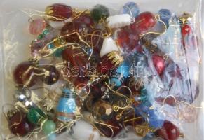 33 pár különféle bizsu fülbevaló