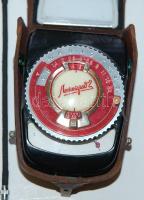 Leningrad 2 típusú fénymérő bőr tokjában és egy kioldó /  Light meter in leather case and cable release