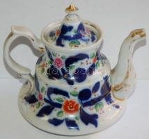 Cca XIX sz.v. kézzel festett teás kanna, hibátlan, benyomott Prag jelzéssel, apró repedéssel / Prag  porcelan tea pott, small cracked 19×20 cm