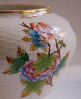 Kézzel festett Victoria avec bord en or mintás jelzett Herendi fonott porcelán bonbonier rózsa alakú...