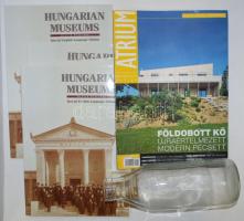 Nagy bolhatétel: 2db szőnyeg, régi tejesüveg, régi piperekészlet-tartó doboz, 15db könyv, ill. folyó...