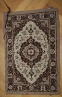 Nagy bolhatétel: 2db szőnyeg, régi tejesüveg, régi piperekészlet-tartó doboz, 15db könyv, ill. folyó...