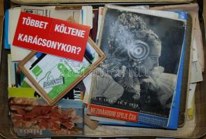 Nagy bőröndnyi régi és modern nyomtatvány és reklám