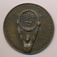 Matzon Frigyes (1909-1986) / Arkanzas Bp. 1932. "Pénzintézeti Központ Tisztviselőinek Sportegyesülete 1923" Br emlékplakett (50mm) T:2