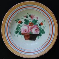 cca 1900 Virágokkal díszített Hollóháza kerámia falitányér, kézzel festett, jelzett, hajszálrepedés, apró lepattogzással d: 24 cm