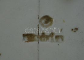 cca 1900 Virágokkal díszített Hollóháza kerámia falitányér, kézzel festett, jelzett, hajszálrepedés,...