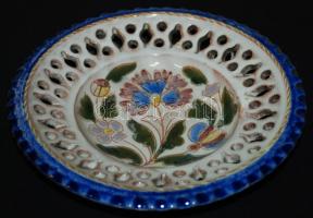 Bozsik Kálmán (1872-1954) által készített áttört kerámia kínáló, kézzel festett, mázas, jelzett, hib...