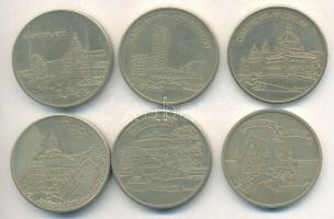 NDK ~1970. 6db-ból álló "Lipcse" fém emlékérem (31mm) sorozat eredeti dísztokban, klf motívumokkal T:1-/2 GDR ~1970. "Leipzig" metal medallion set with different motives (6x) in original case C:AU/XF