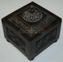 Szecessziós bronz doboz, oldalán a három grácia és virág díszítéssel, jelzés nélkül, jó állapotban m...