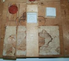 Mészkő ereklyetartó fa keretben Csáky érseki címeres pecséttel, 34,5x34,5cm