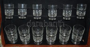 cca 1960 6db-os komplett festett üveg pohárkészlet likőrös-, konyakos-, boros-, és vizespoharakkal e...