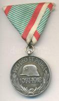 1918. Magyar Háborús Emlékérem kardokkal,sisakkal "Pro Deo et Patria" ezüstözött Br kitüntetés mellszalagon T:1-,2 Hungary 1918. Commemorative Medal for World War I for combatants, silver plated bronze medal on wartime ribbon C:AU,XF