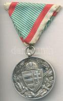 1918. Magyar Háborús Emlékérem kardokkal,sisakkal "Pro Deo et Patria" ezüstözött Br kitünt...
