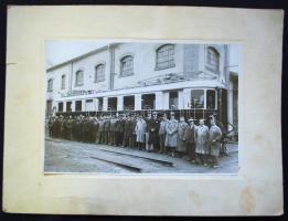 cca 1930 Villamos mozdony és személyzete. Nagyméretű fotó / Photo of electric train and staff 23x16 cm