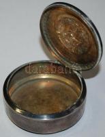 Domborműves díszítésű ezüstözött dobozka / 
Silver plated little box d: 6,5cm