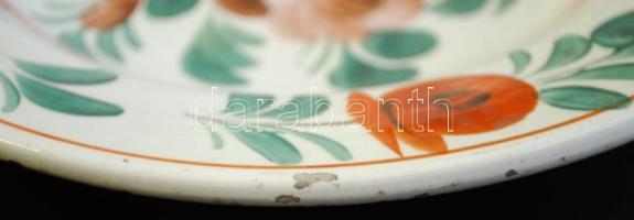 cca 1900 Virággal díszített Hollóháza kerámia falitányér, kézzel festett, jelzett (házon a holló), a...