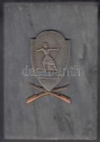 1943. "MOVE Csillaghegyi Lövész Szakosztály TSE" emlékplakett márvány talapzaton (110x75mm) T:1-