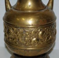 cca 1900 2db dekoratív réz váza. Az egyiken ezüstözés nyomai, a száján repedés, mindkettő alján javí...