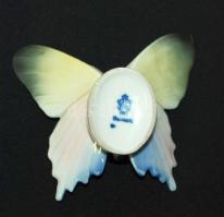 Német, kézzel festett lepke, 7mm repedéssel a szárnyán, jelzett 6×12 cm