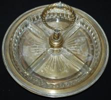 Cca 1900 Bécs, Herrmann jelzésű ezüstözött réz fogós kínáló, eredeti sértetlen üvegbetéttel, jó állapotban, m:25 cm, d: 36 cm