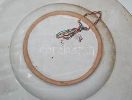 Múzeumi replika nagy tányérok 2 db, egyiken kis repedés, d:31, 33 cm