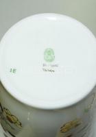 Kézzel festett virágokkal és pillangóval díszített nagyméretű Zsolnay porcelán váza, a festő "T...