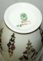 Kézzel festett virágokkal díszített nagyméretű Zsolnay porcelán váza, a festő "Csicskár M.&quot...