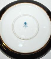 Szász Endre u.: Arcok c. Hollóházi porcelán bonbonnier / 
Faces designed by Endre Szasz Hollohaza ch...