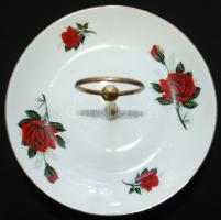Vörös rózsákkal díszített porcelán süteményes tál réz talapzattal és fogantyúval /
Chinaware and cop...