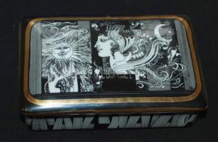 Szász Endre által tervezett Hollóházi jelzett porcelán ékszeres doboz hibátlan állapotban / Faces designed by Endre Szasz Hollohaza chinaware jewelry box in flawless condition 14x9x4 cm