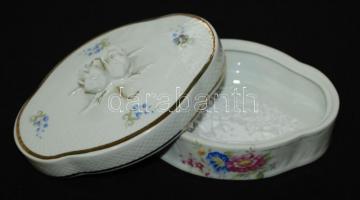 Apró virágokkal díszített rózsás jelzett Hollóházi porcelán bonbonier hibátlan állapotban /
Chinawar...