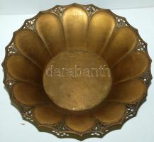 Cca 1910 szecessziós réz kínáló, jó állapotban, jelzés nélkül, m:5 cm, d:21 cm