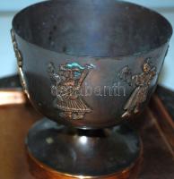 Népművészeti figurális motívumokkal ellátott vörösréz kis kehely és a tálcája, jó állapotban, d:21 c...