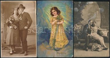 44 db régi motívumlap, romantikus portrék főleg hölgyekről, köztük néhány gyerekekről és párokról