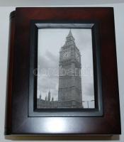 Fényképalbum könyvborítót imitáló dekoratív fa tokban / 
Photo album in wooden binding