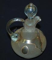 Cca 1930, kecses homok-fújt üveg kiöntő, csiszolt dugóval, kis repedés a nyakánál