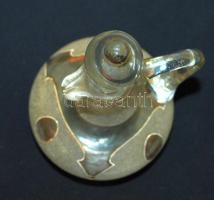 Cca 1930, kecses homok-fújt üveg kiöntő, csiszolt dugóval, kis repedés a nyakánál