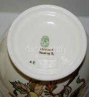 Kézzel festett számozott virágokkal díszített jelzett Zsolnay porcelán váza, a festő "Szebényi ...