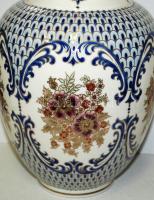 Kézzel festett számozott, különleges formákkal és virágokkal díszített jelzett Zsolnay porcelán váza...