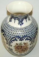 Kézzel festett számozott, különleges formákkal és virágokkal díszített jelzett Zsolnay porcelán váza...